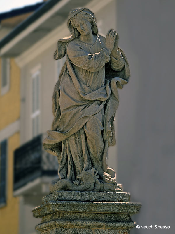 Statua della Madonna Borgomanero